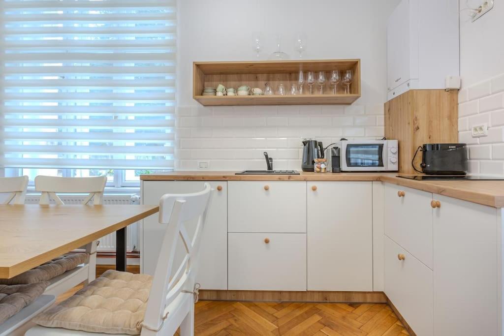 Appartamento Gb4 By Rentable Braşov Esterno foto